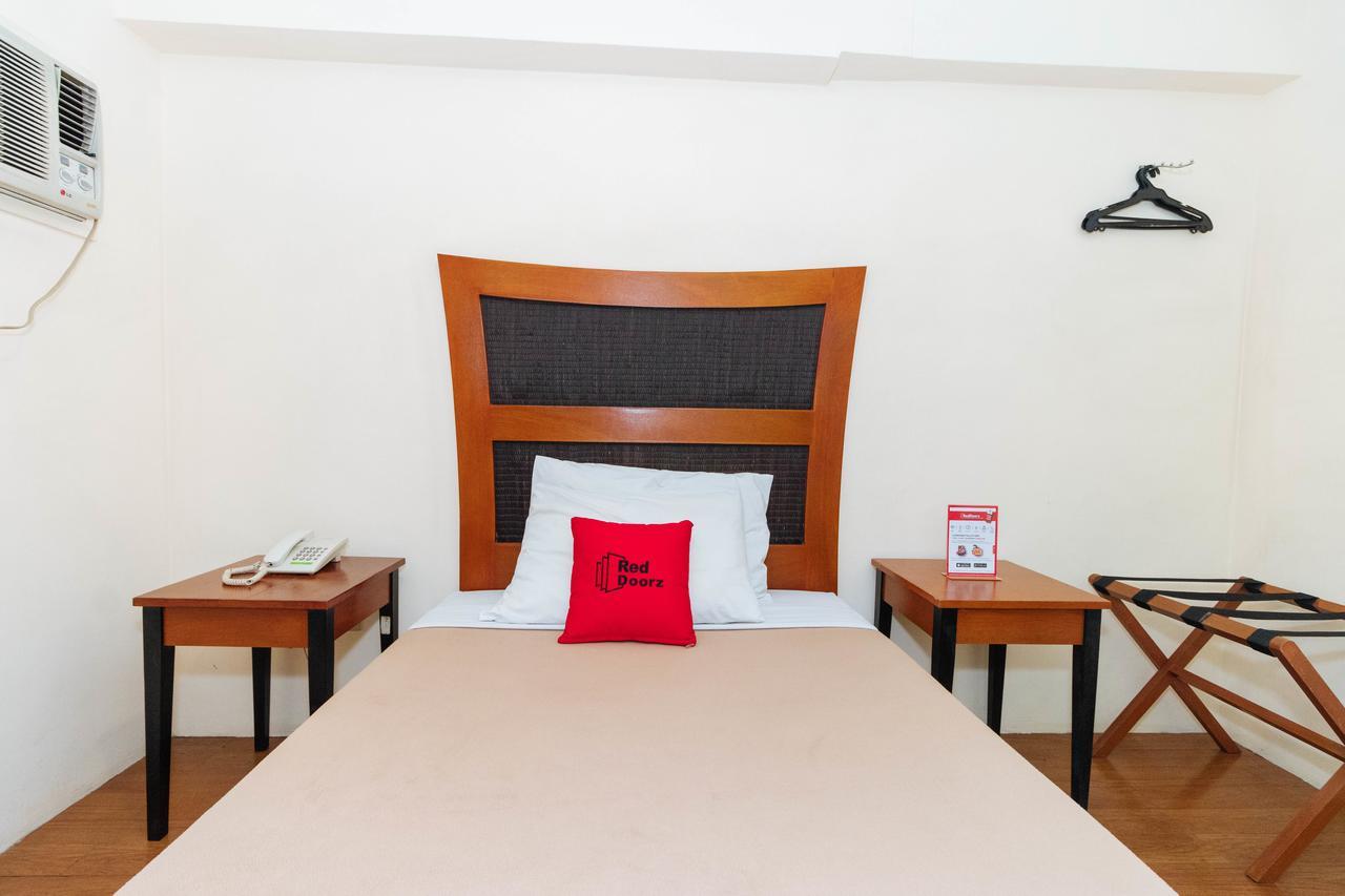 Reddoorz @ Amorsolo Makati Makati City Exterior photo