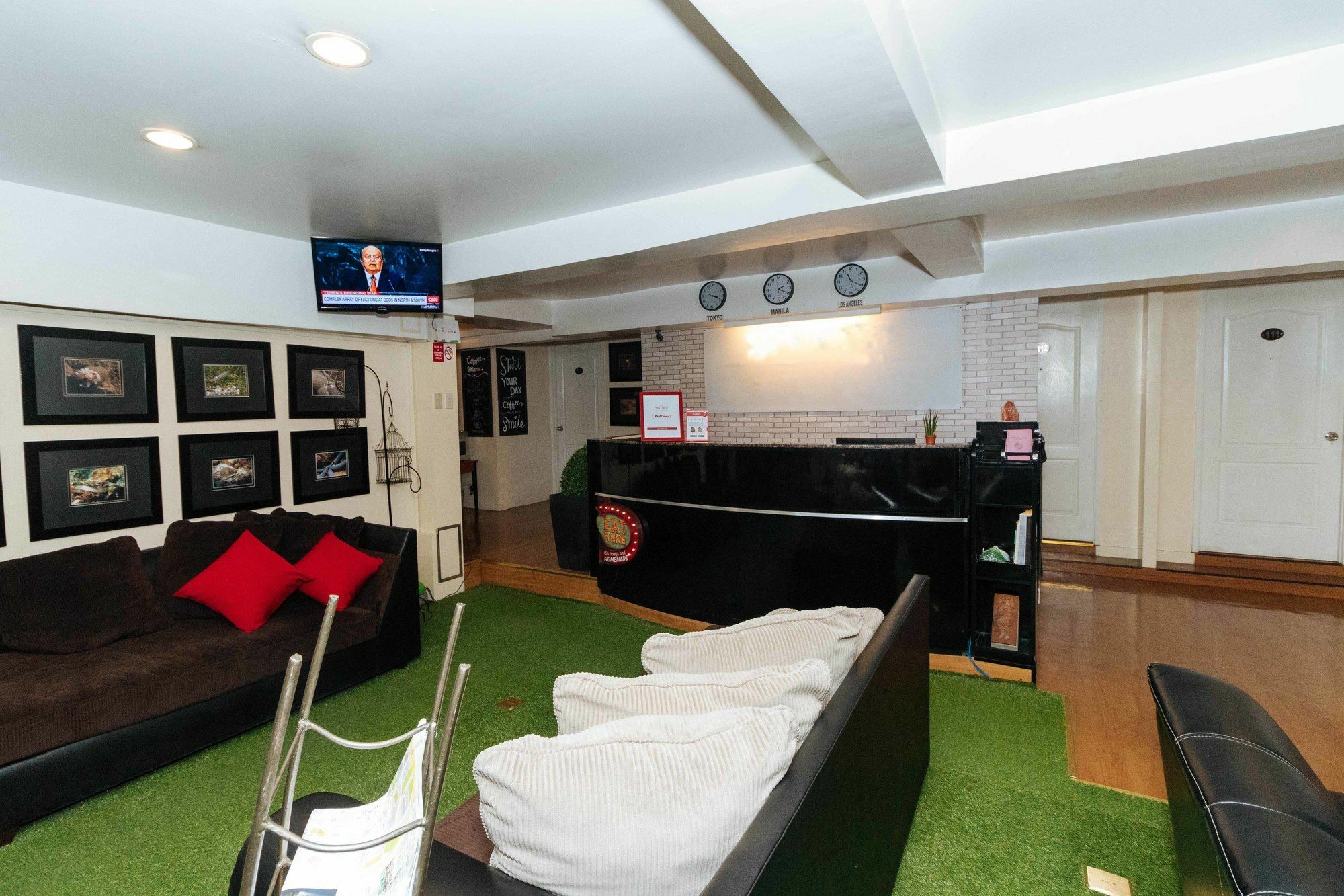 Reddoorz @ Amorsolo Makati Makati City Exterior photo
