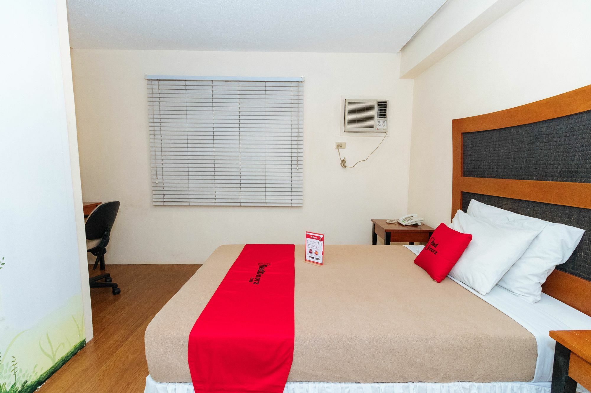 Reddoorz @ Amorsolo Makati Makati City Exterior photo