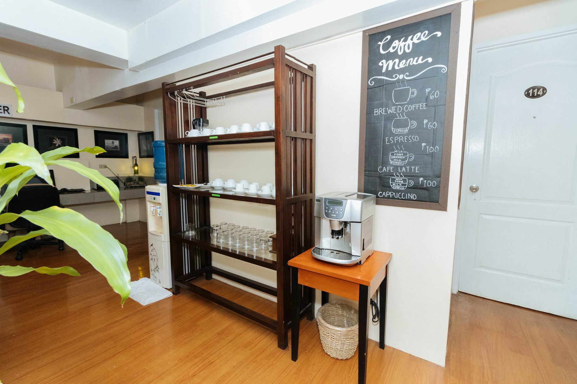 Reddoorz @ Amorsolo Makati Makati City Exterior photo