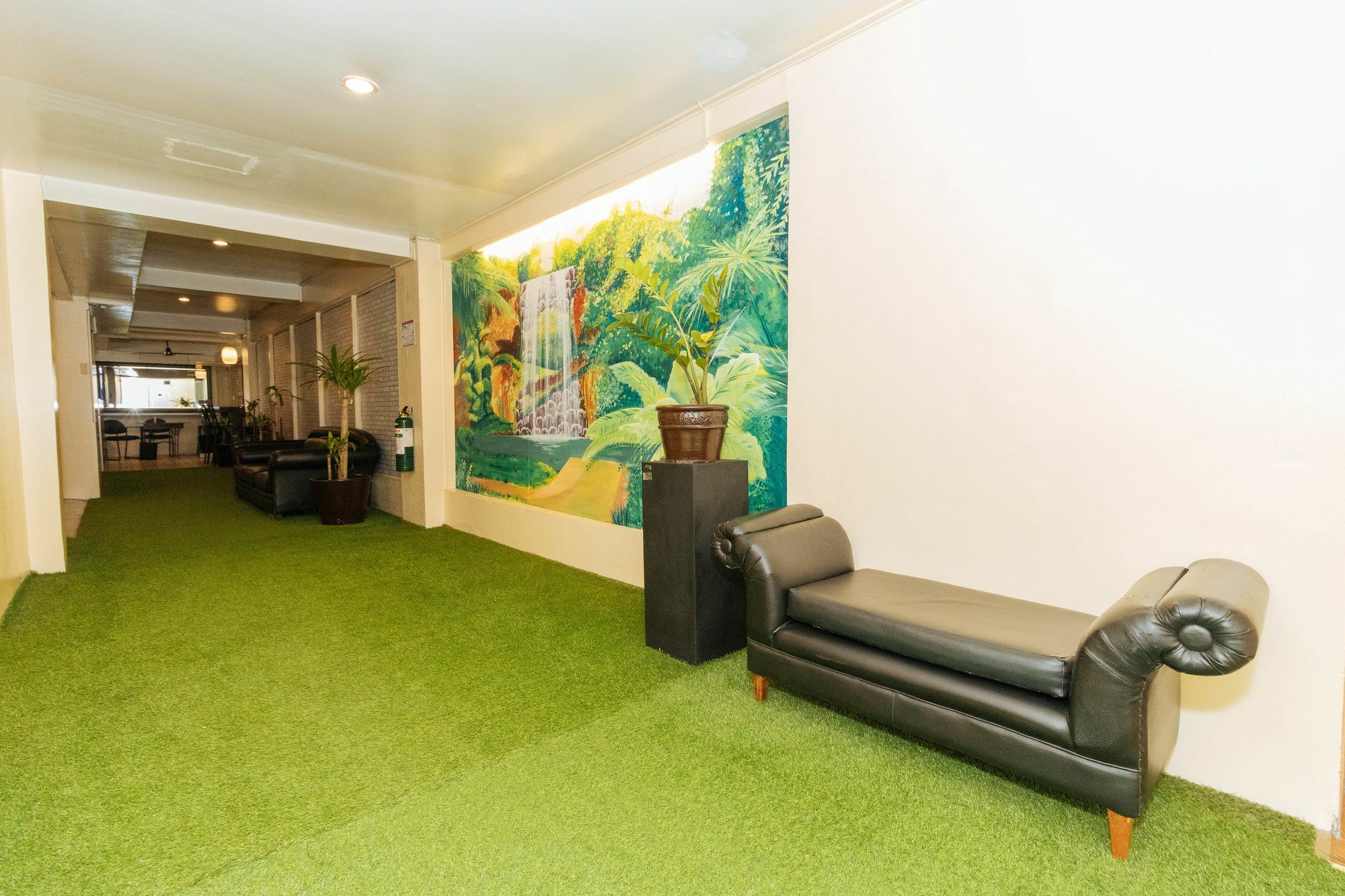 Reddoorz @ Amorsolo Makati Makati City Exterior photo