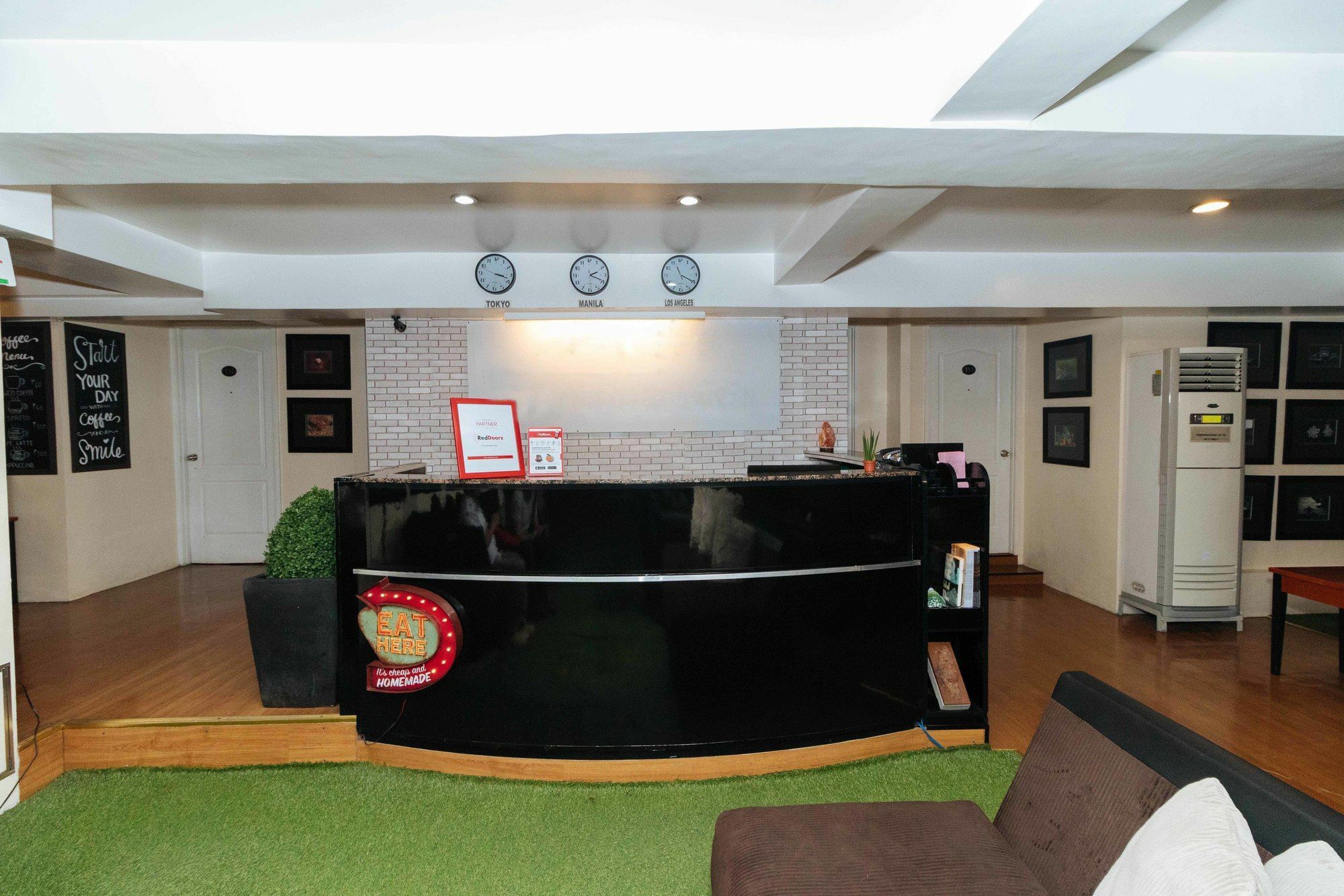 Reddoorz @ Amorsolo Makati Makati City Exterior photo
