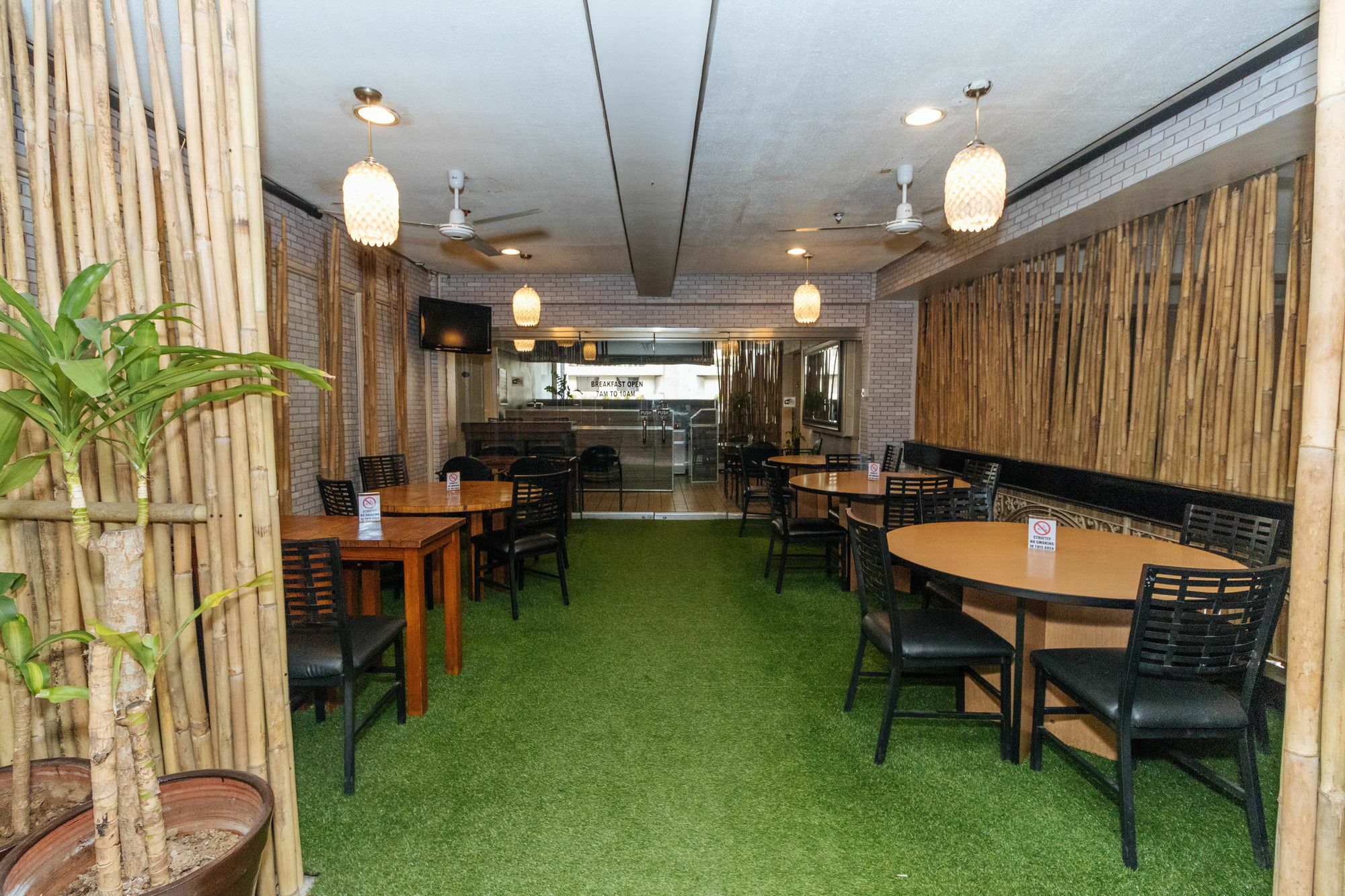 Reddoorz @ Amorsolo Makati Makati City Exterior photo